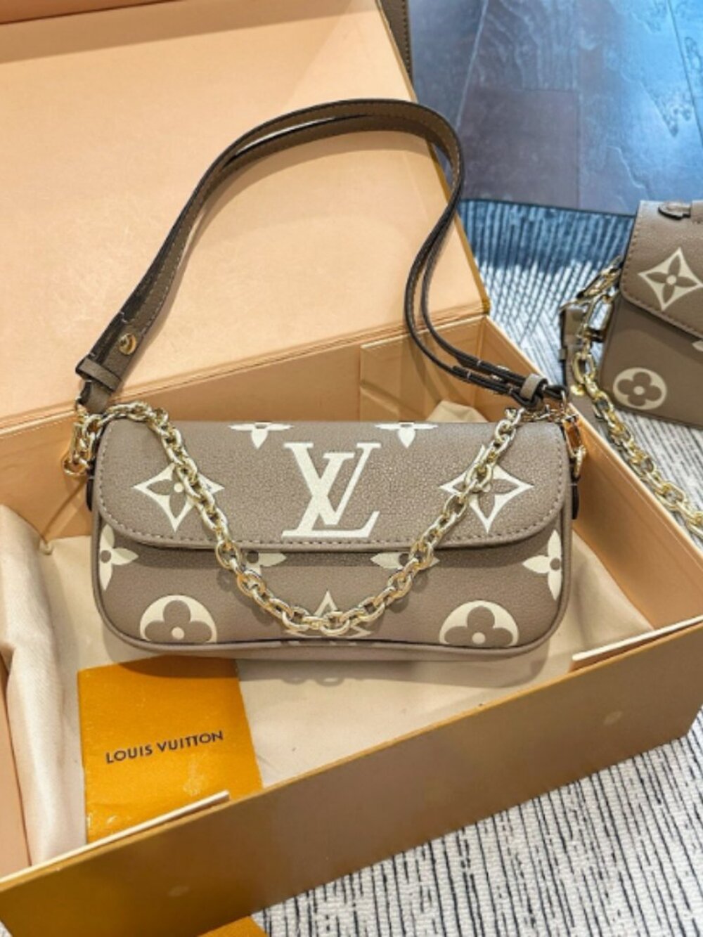 Louis Vuitton Chain Bag in Gray Pattern Crossbody Shoulder Bag